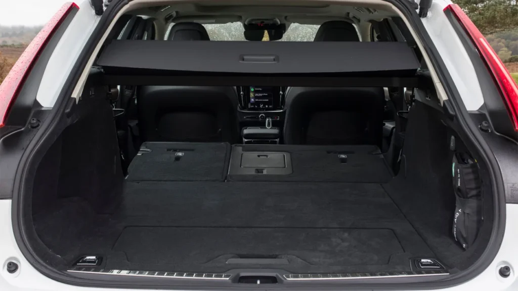 Volvo V90 boot - 560 liters of space, ideal for big dogs